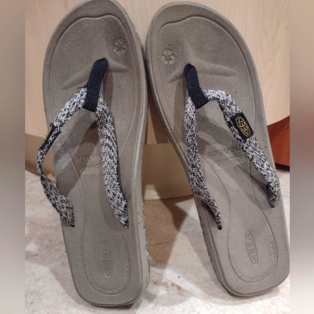 Keen Flip Flops Like New